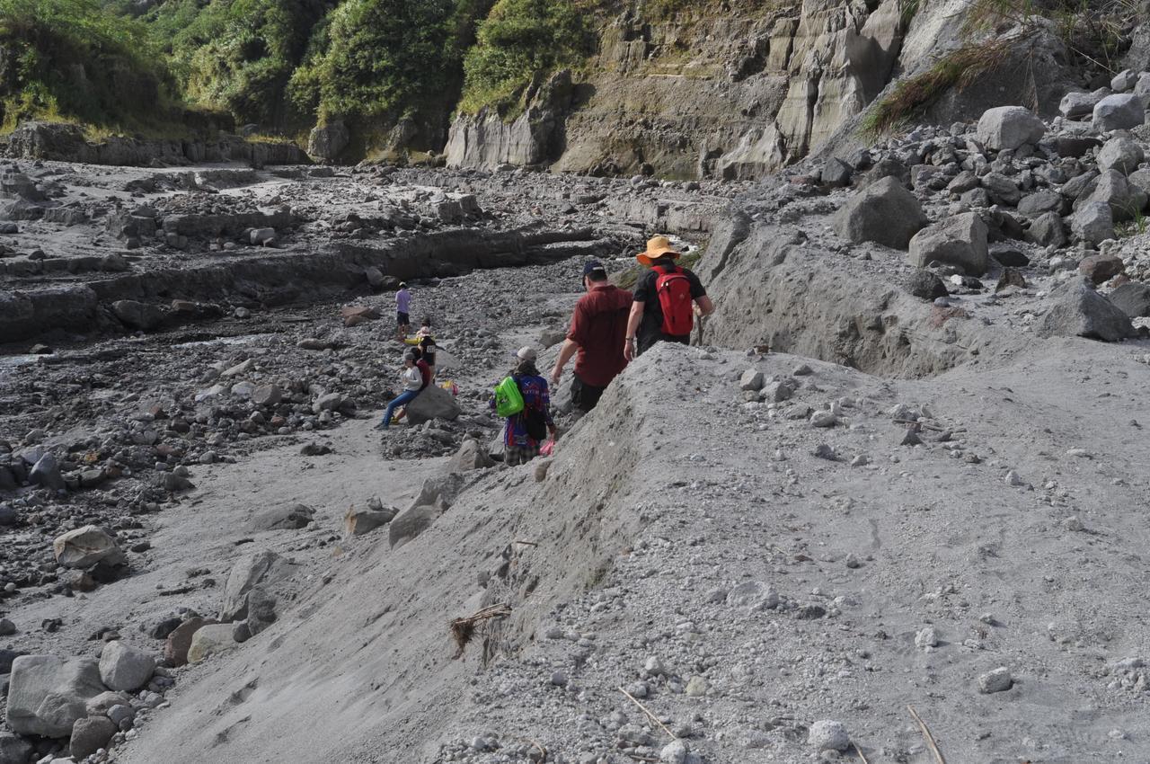 Bognot Lodge : Alvin Bognot Mt Pinatubo Guesthouse And Tours Santa Juliana Bagian luar foto